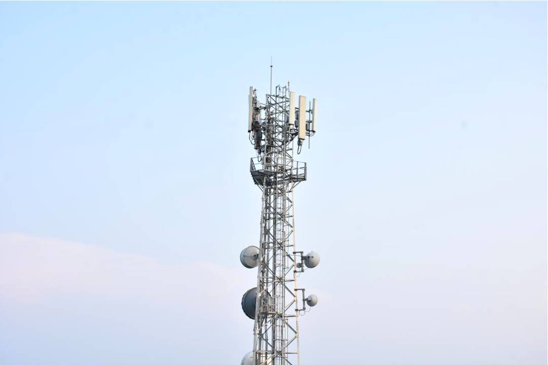 Familia usando internet